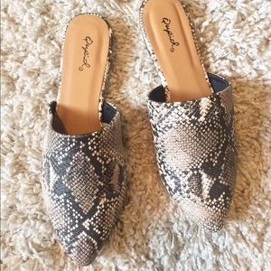 NEW Snakeskin Pointed Toe Mules